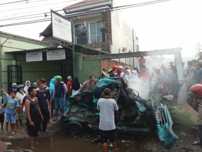 
Kecelakaan Beruntun di Kepulungan Gempol, 3 Orang Tewas Terpanggang