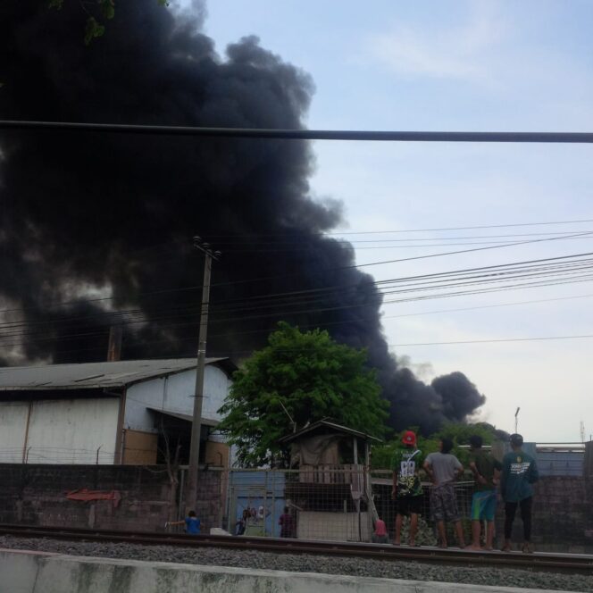 
Pabrik Kayu di Beji Terbakar