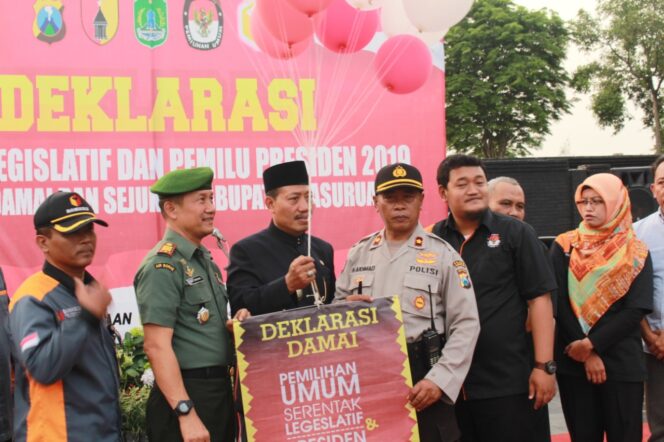 
Pelepasan Burung Merpati Tandai Deklarasi Pemilu Damai di Pandaan