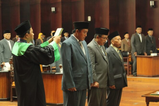 
Tiga Anggota DPRD Kabupaten Probolinggo PAW Dilantik