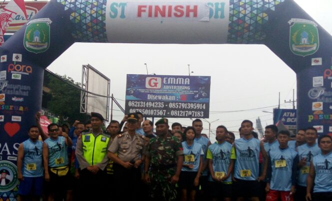 
Tretes Night Run 2018 Digeber, Ratusan Peserta Semangat Berlari Meski Diguyur Hujan