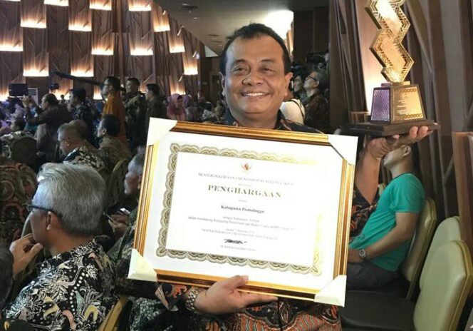 
Pemkab Probolinggo Raih Penghargaan Peringkat Pertama dari Kementerian PUPR 