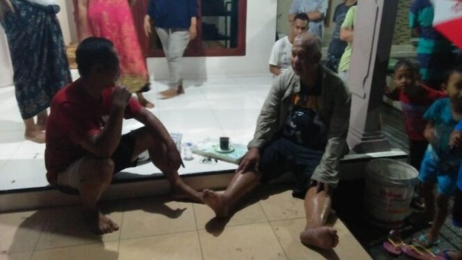 
Ajaib, Pengendara Motor Asal Malang Selamat Usai Terseret Banjir