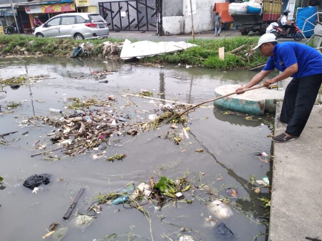 
Anggarkan Ratusan Juta untuk Atasi Permasalahan Sampah di Sidoarjo