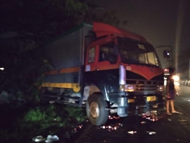 
Rem Blong, Truk Win Box Sasak Panther di Jalur Tanjakan