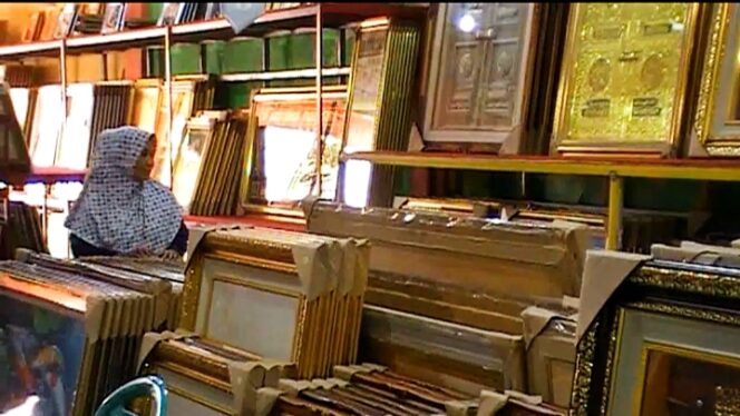 
Ibu Kreatif dari Sidoarjo Ini Hasilkan Ribuan Pigora  Cantik