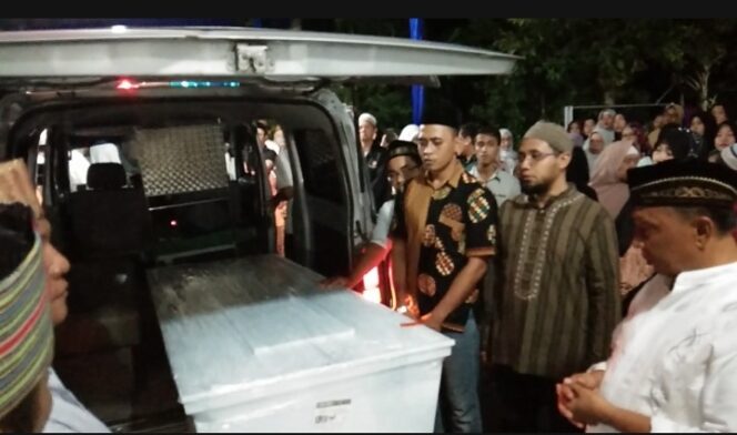 
Jadi Korban Tsunami Banten, Jenazah Wanita Asal Beji Dimakamkan di Kampung Halaman