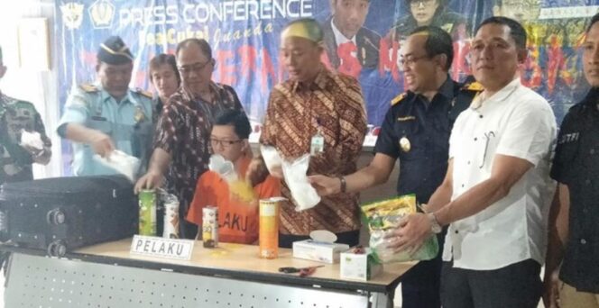 
Bawa Sabu Seberat 2,840 Gram, WNA Asal Malaysia Diamankan Petugas Bandara Juanda