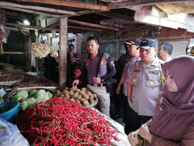 
Jelang Pergantian Tahun, Harga Cabe Rawit Kian “Mengigit”