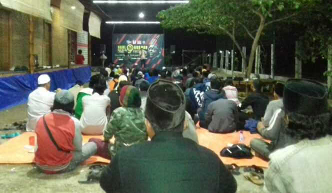 
Peringati Haul Gus Dur, Gusdurian Pasuran Gelar Tahlilan dan Pembacaan Puisi