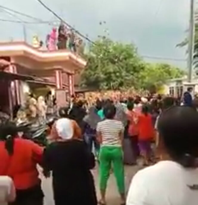 
Kapolres Probolinggo Pastikan Video Viral Bagi-bagi Uang di Medsos Hoax