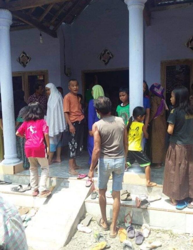 
Warga Pakuniran Probolinggo Geger Pria Gantung Diri