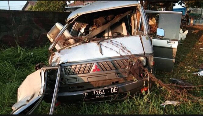 
Kereta Jayabaya Hantam Mobil Travel di Beji, 5 Tewas dan 1 Luka-luka