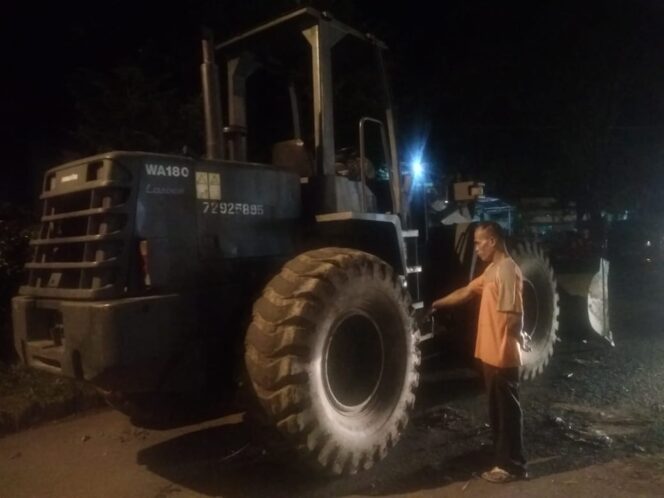 
Tabrak Kendaraan Bego, Pemotor Ini Jatuh dan Alami Luka-luka