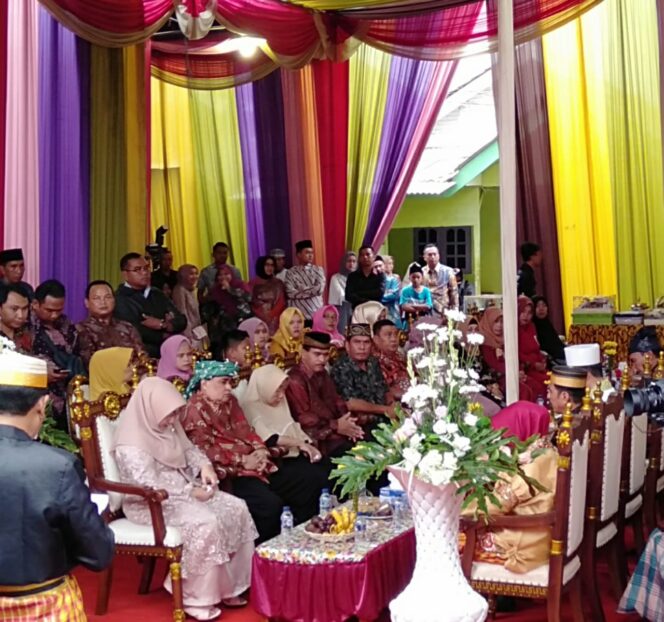 
Dimas Kanjeng Taat Pribadi Mantu Dikawal Ratusan Pasukan Keamanan