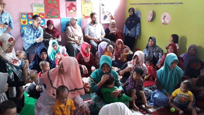 
Perwakilan Kedutaan Belanda dan Kemenkes RI-GAIN Pantau Kegiatan Masyarakat di Probolinggo, Ada Apa?