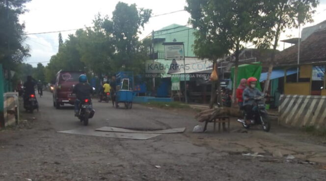 
Musim Hujan Datang, Sejumlah Jalan di Pasuruan Mulai Banyak yang Berlubang 