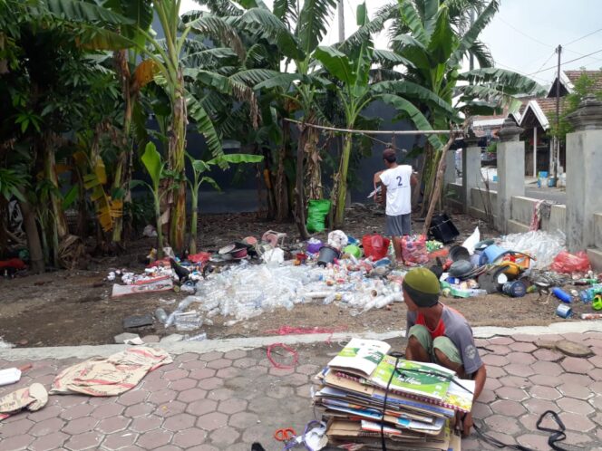 
Lewat Bank Sampah, Warga Dapat Tambahan Uang Belanja