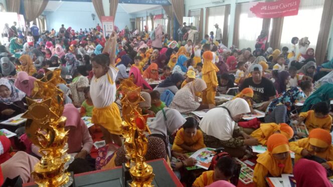 
Ratusan Siswa-Siswi TK di Probolinggo Adu Kreativitas di Family Colouring Competitions