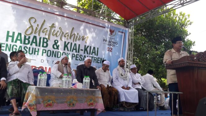 
Sowan ke Kiai Sidogiri, Capres Prabowo Janji Berbakti untuk Negeri