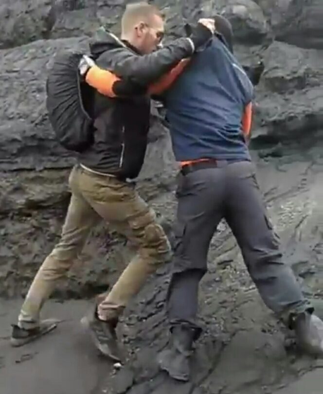 
Demi Masuk Gunung Bromo, Turis Asal Jerman Banting Petugas