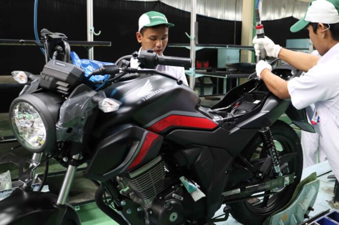 
Wajah Baru New Honda CB150 Verza yang Semakin Macho