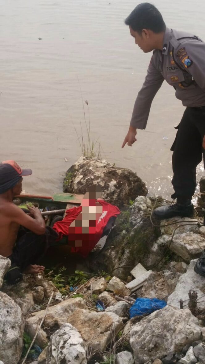 
Astaga, Pemulung Temukan Mayat Bayi Tanpa Kepala di Bendungan Sengguruh