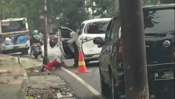 
Tim Cyber Mahkota Lacak Pengunggah Vidio Anak Didorong Ibunya Dari Mobil