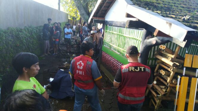 
Sempat Dikira Ular Besar, Ternyata Mayat Seorang Pria