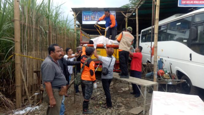 
Naas, Pria Ini Tewas Saat Ngelas Pelg Tronton