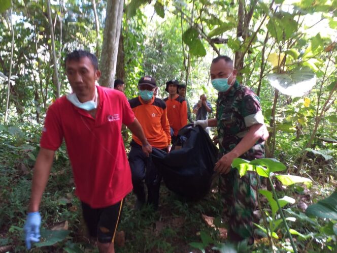 
Pencari Ikan Dikejutkan Mayat Seorang Pria Mengapung di Sungai