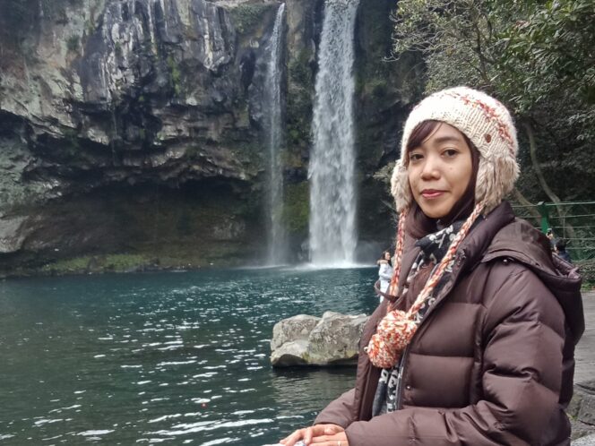 
Catatan Jurnalis Kabarpas di Korea Selatan; Pesona Air Terjun Cheonjiyeon, Tempat Mandi Para Bidadari
