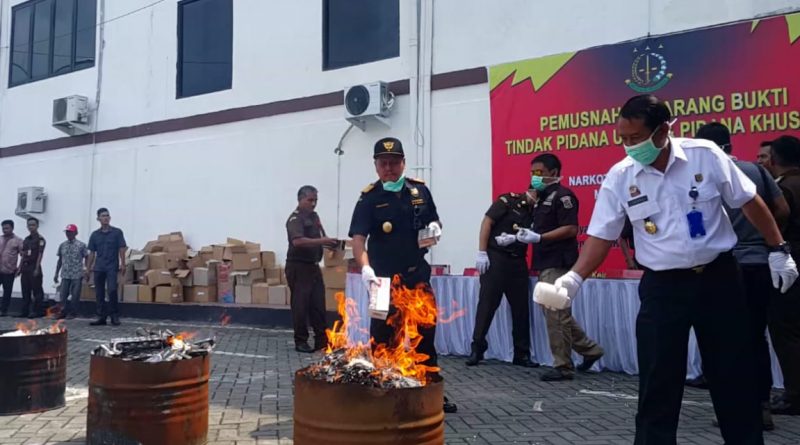 Kejari Kabupaten Pasuruan Musnahkan Barang Bukti Hasil Kejahatan ...