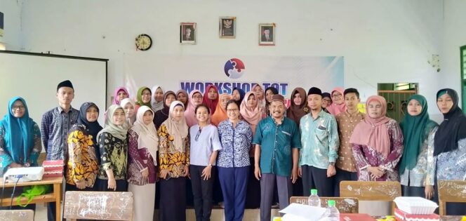 
Puluhan Guru di Pasuruan dan Sidoarjo Antusias Ikuti Workshop TOT Gernas Tastaka