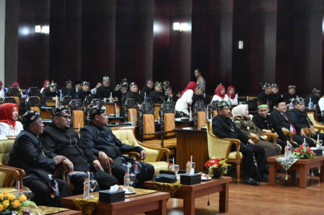 
Peringati Harjakapro ke-273, DPRD Kabupaten Probolinggo Gelar Rapat Paripurna Istimewa