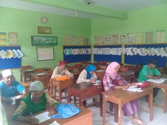 
Warga Belajar Paket A Pasma Semangat Lanjutkan Sekolah