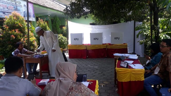 
Coblosan Ulang di Ponpes Dalwa, Prabowo-Sandi Tetap Unggul