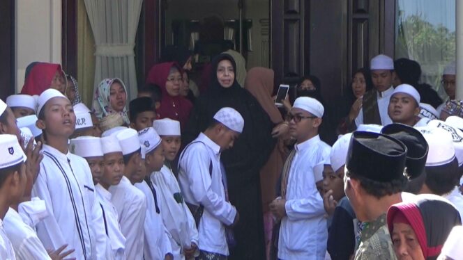 
Ponpes Raudhatul Jannah Berangkatkan Belasan Santri Terbaiknya ke Yaman