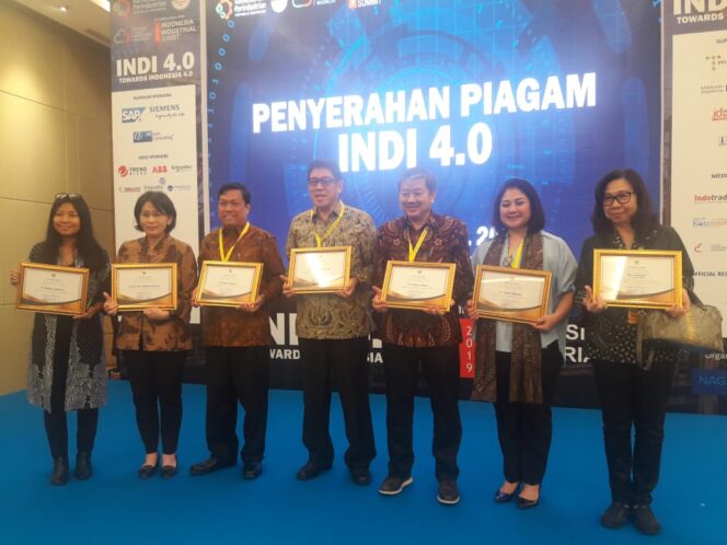 
Coca-Cola Amatil Indonesia Terima Penghargaan INDI 4.0 dari Kementerian Perindustrian RI