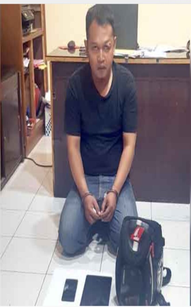 
Kepergok Curi Hape di Dalam Masjid, Pria Asal Oro-oro Ombo Babak Belur Dimassa