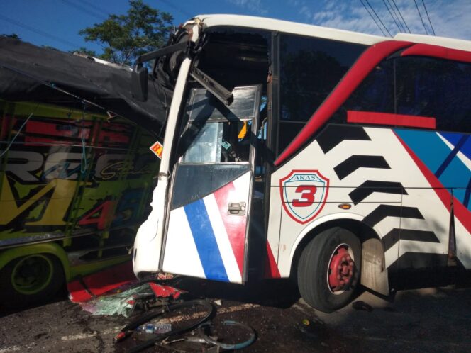 
Anggun Krida vs Truk, 1 Korban Tewas di Tempat