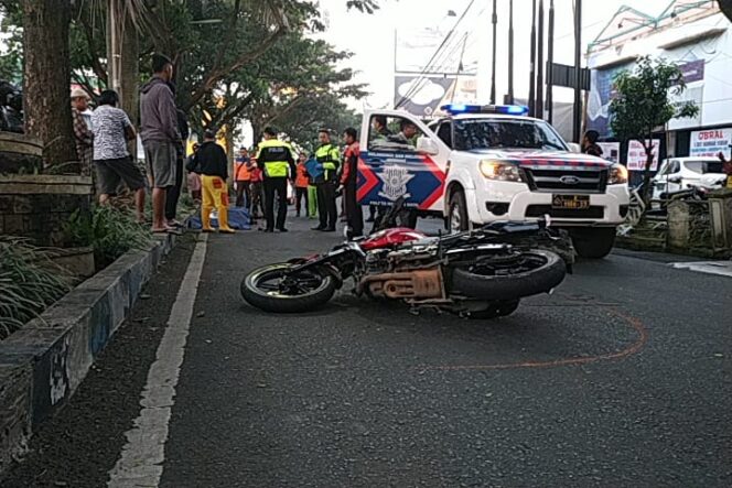 
Tak Pakai Helm, Mahasiswa Ini Tewas di Tempat Usai Kecelakaan Tunggal di Sawojajar