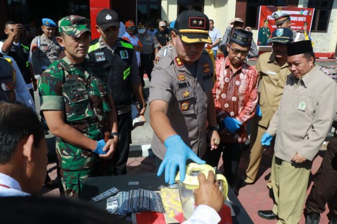 
Polres Probolinggo Musnahkan BB Hasil Operasi Pekat Semeru 2019