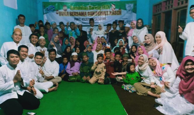 
Forum Komunikasi Cak Neng Kota Pasuruan Beri Bingkisan dan Santunan Puluhan Anak Yatim