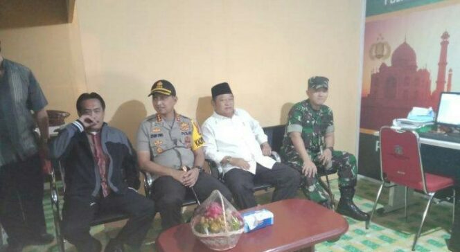 
Antisipasi Gangguan Keamanan dan Teroris, Polresta Sidoarjo Tambah Personel Bersenjata di Pos Pelayanan