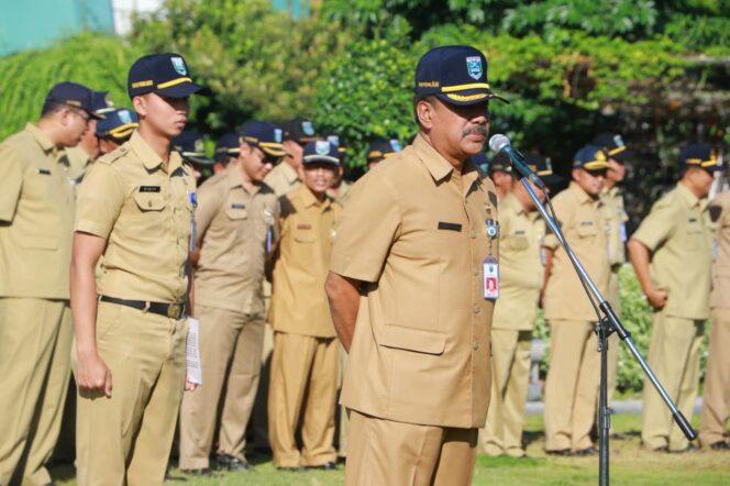 
Sekda Soeparwiyono Pimpin Langsung Apel Pagi Hari Pertama Masuk Kerja