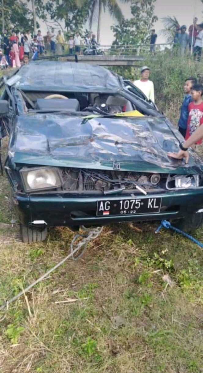 
Mobil Terjun ke Jurang, Satu Tewas dan Enam Luka-luka