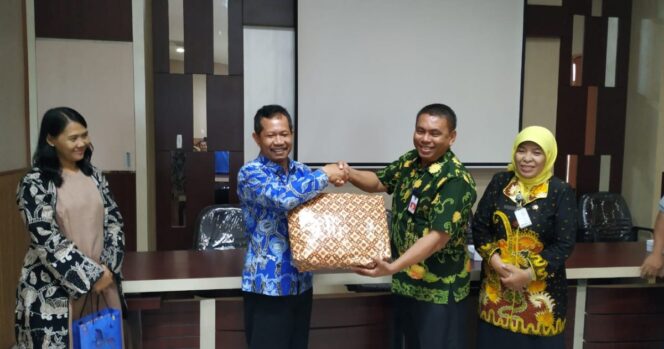 
Diskominfo Kabupaten Probolinggo Gelar Halal Bihalal dan Pisah Sambut Pucuk Pimpinan