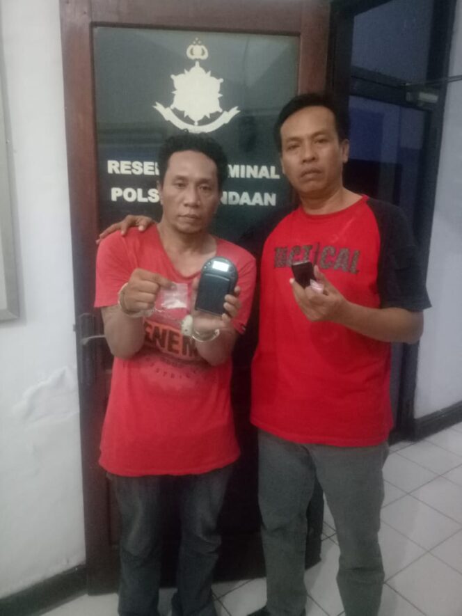 
Asyik Nunggu Pelanggan, Pengedar Sabu di Pasuruan Ditahan