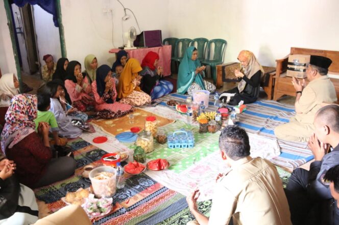 
Bupati Tantri Kunjungi CJH Kerja Serabutan Asal Alastengah